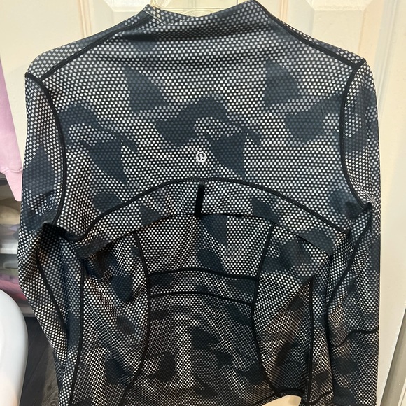 Lululemon define jacket. Size 6 - Picture 4 of 6